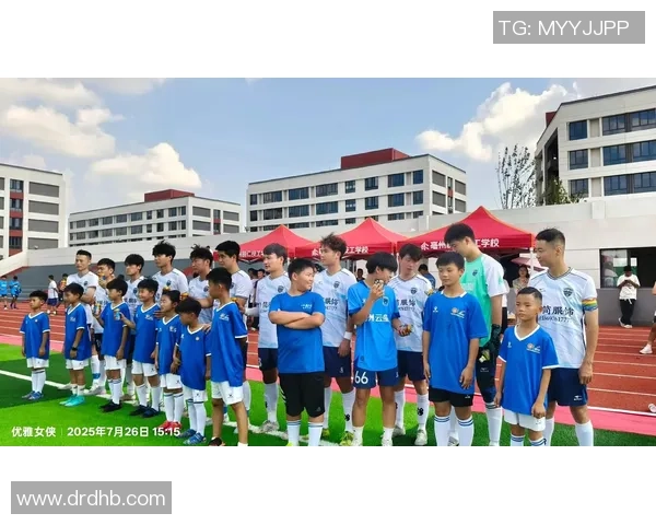 与足球明星亲密接触的时刻如何成功请求他们的签名与合影 与足球明星亲密接触的时刻如何成功请求他们的签名与合影