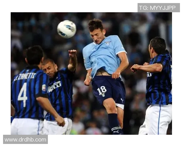 扎克足球：探索足球世界的魅力与激情，激发年轻人对运动的热爱与追求