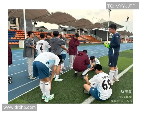 少年足球球队的成长之路与梦想追逐的精彩瞬间