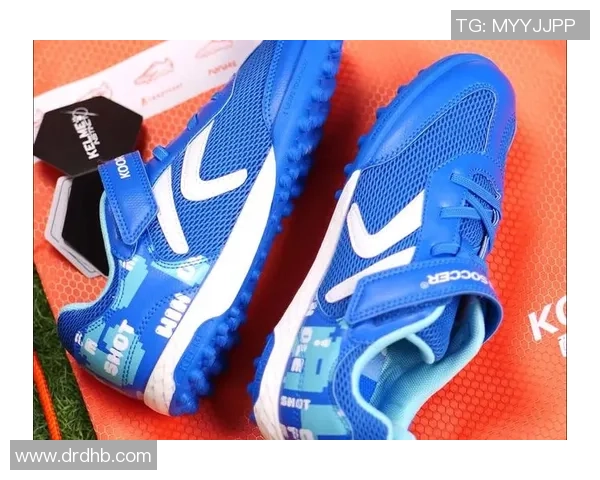 百锐足球鞋助力球场表现提升让每一次奔跑都充满自信与激情